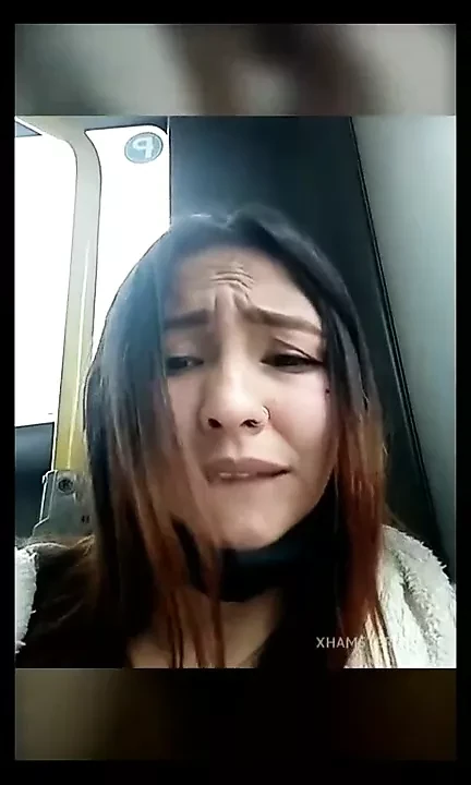 Masturbuje ve veřejném autobuse