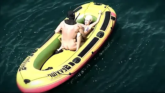 Amcığımı güneşin altında sik bebeğim!!