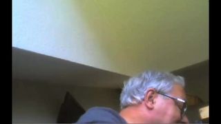Skok dziadka na kamerę internetową
