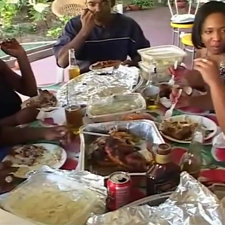 Une fille baise un vieux