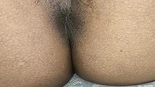 Shalini ne chut se pani nikala black dildo se