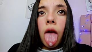 Jong Colombiaans meisje wordt een nymfomane dorst naar plezier en pronkt graag met hoe sletterig ze is