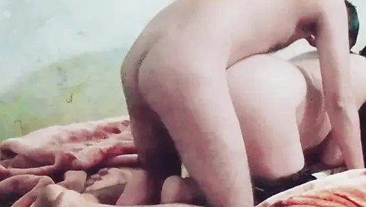Pamela Flores - doggystyle grandi tette oscillano (scena di sesso)