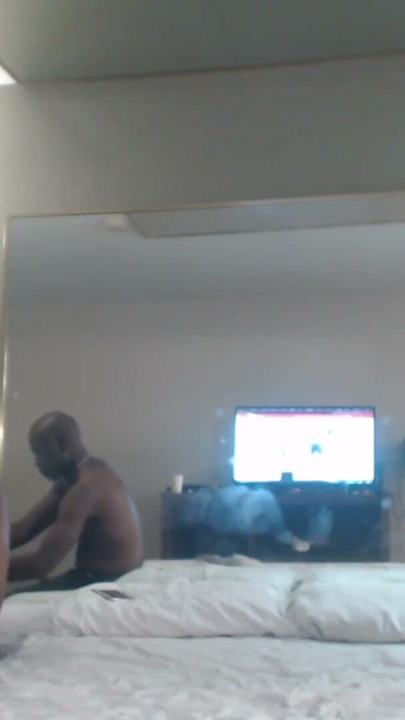 Webcam Ebony Vücut Hatlarını Sergiliyor | Bölüm 3