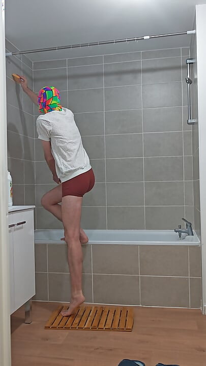 I'm cleaning my bathtub (episode 1)