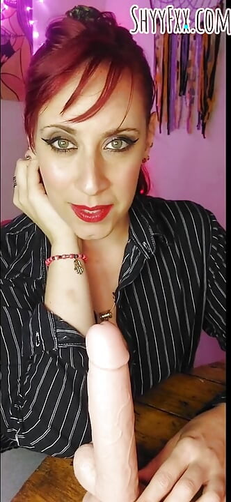 Shyyfxx twój mistrz prowadzi cię do twardej i chorobliwej roboty! Ballbusting Femdom JOI