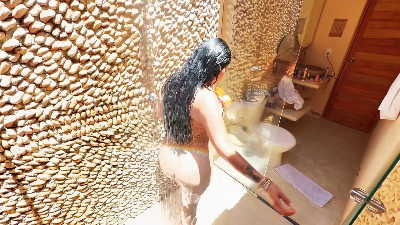 We Shared a Shower with a Beautiful Influencer on the Beaches of San Andres Colombia, Amateur Porn Without a Condom