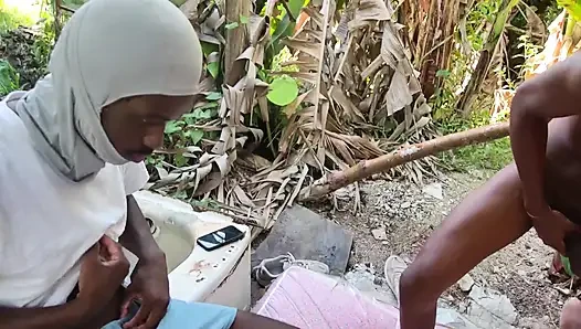 Gadis Kulit Putih 18 Tahun dilatih