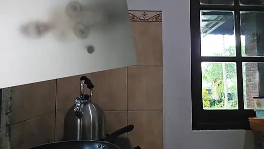 Jade Топлес готовит