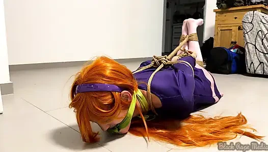 Bağlı Damsel Daphne Blake