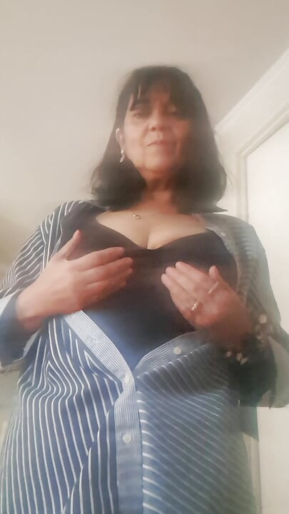mature mom's tits are for you
