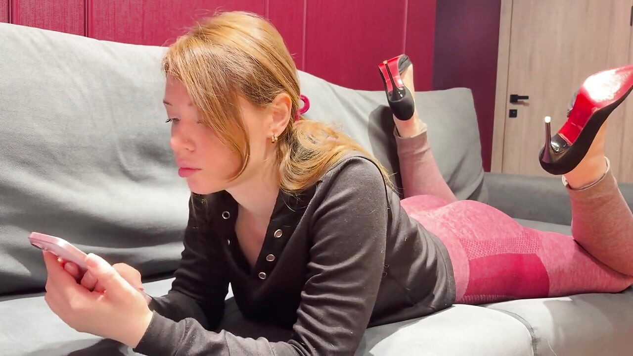 Fan, trockene humping-ignore-session mit heißem mädchen in yogahosen