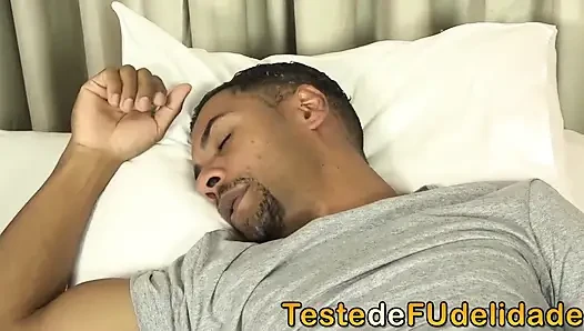 Allein zu hause ging sie mit ihrem stiefbruger ins bett
