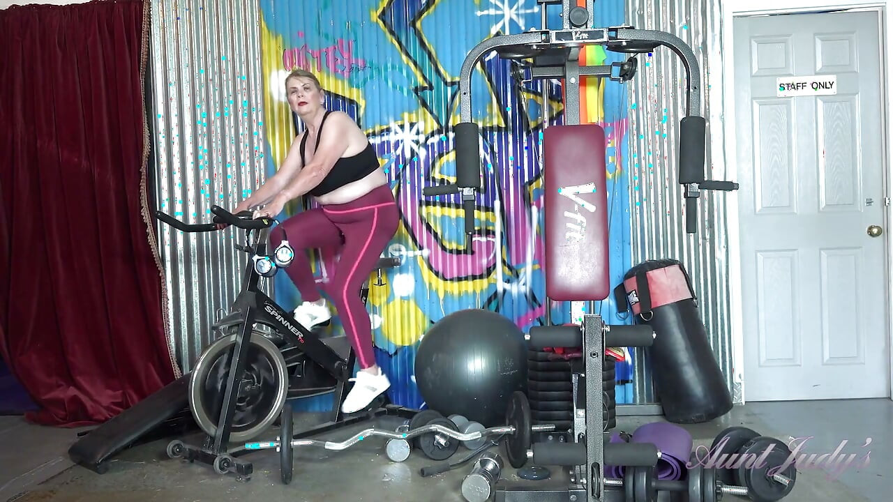 Auntjudys - 71yo Busty Blonde GILF Elle Works up a Sweat at the Gym