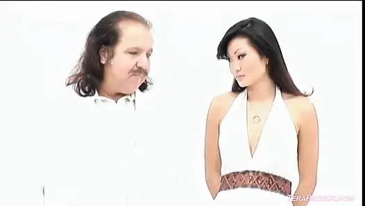 Melissa Lauren получает взрыв на лицо после жесткого траха