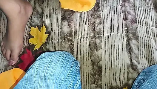 Сводный брат добрался до сводной сестры&Amp;#039; с другом&Amp;#039; ела по комнате, затем сводный брат засосал член ему в рот