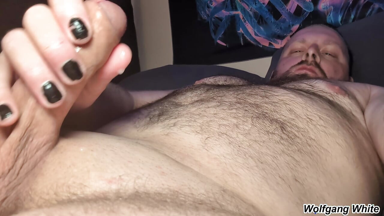 Stiefvaters nippel lecken, während er wichst - BOTTOM-pOV-rollenspiel - wolfgang white solo-masturbation
