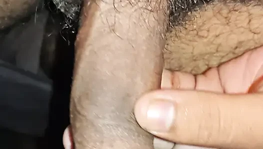 Akela room mai ladka hilaate  huee
