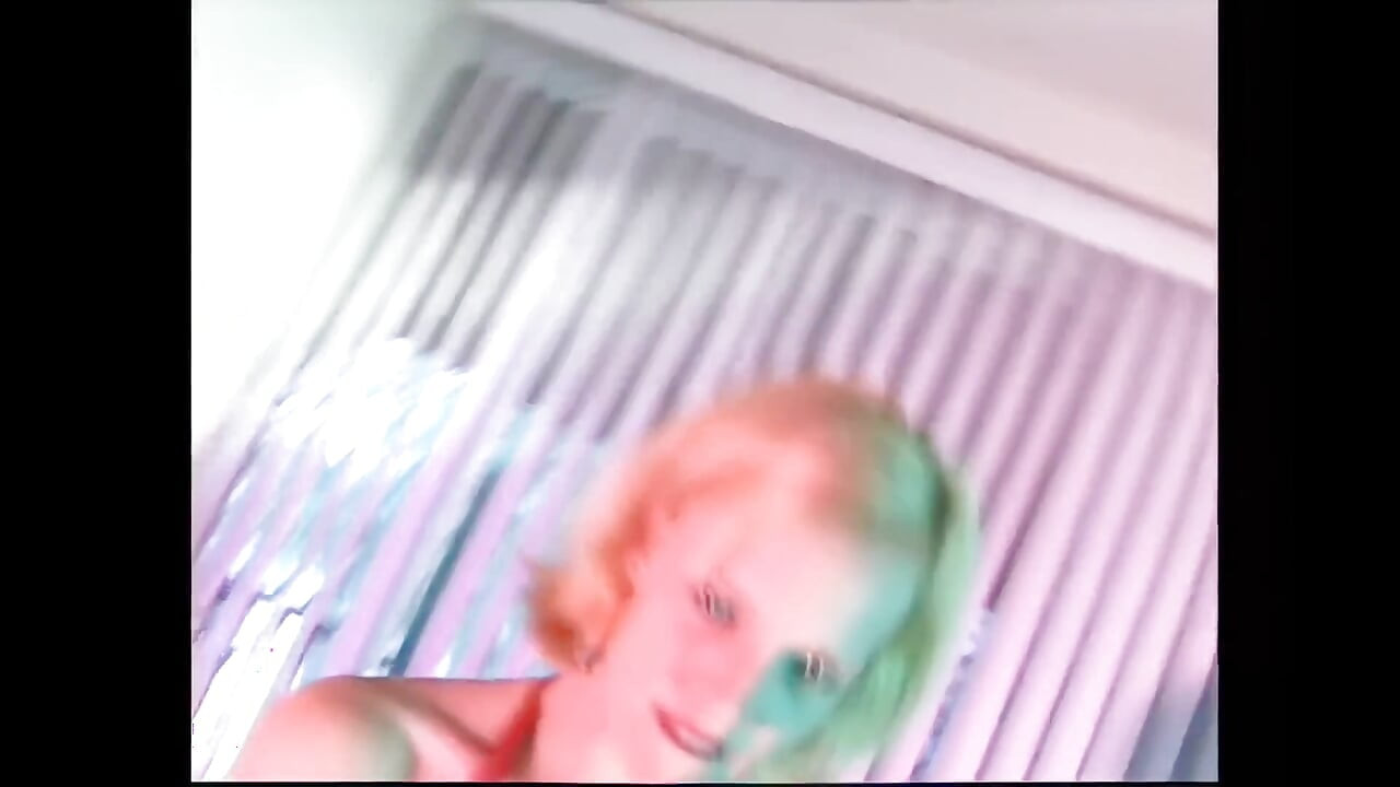 สองควยดําใหญ่สําหรับสาวผมบลอนด์กระตือรือร้นที่จะเย็ดสองควยรูเดียวอย่างหนัก