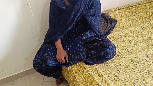 Desi dorf-stiefschwester war schmerzhaft, analficken und schwanz im mund lutschen in klarem Hindi Audio Mms