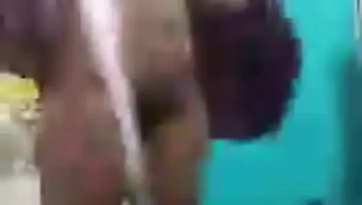 Güzel bir çıplak duş almak beni çok heyecanlandırıyor