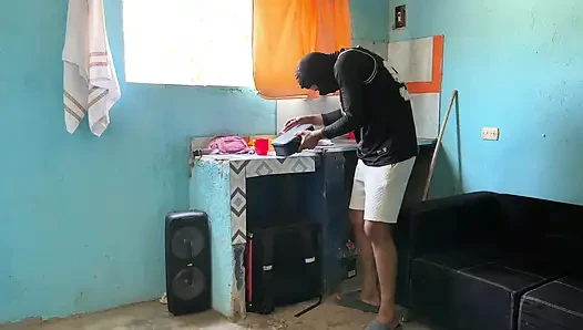 Tidak menemukan apa-apa pada pelacur ini dan aku menidurinya