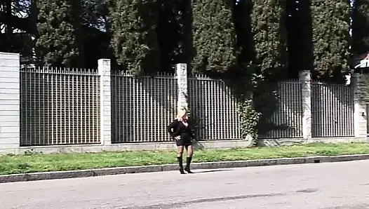 Зрелую милфу отфистили в волосатую киску, затем трахнули и кончили на гигантские сиськи большим членом в любительском видео