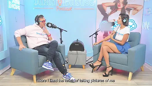 Erkek delisi gigidamessco zevkle çığlık atıyor: amcığı sikiş makinesi tarafından sırılsıklam