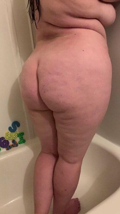 Kalista has Ass Smacked Wet in Shower