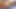 セクシーな女が巨大なペニスが剃った秘部を突き刺す中、快感に喘ぐ