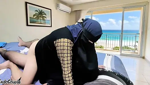 Дочь матери просит своего парня отдать ребёнка младенцу