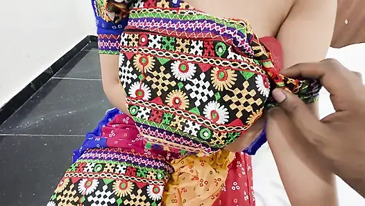 Üvey kız kardeşine yeni bir elbise hediye etti ve onunla seks yapıyor