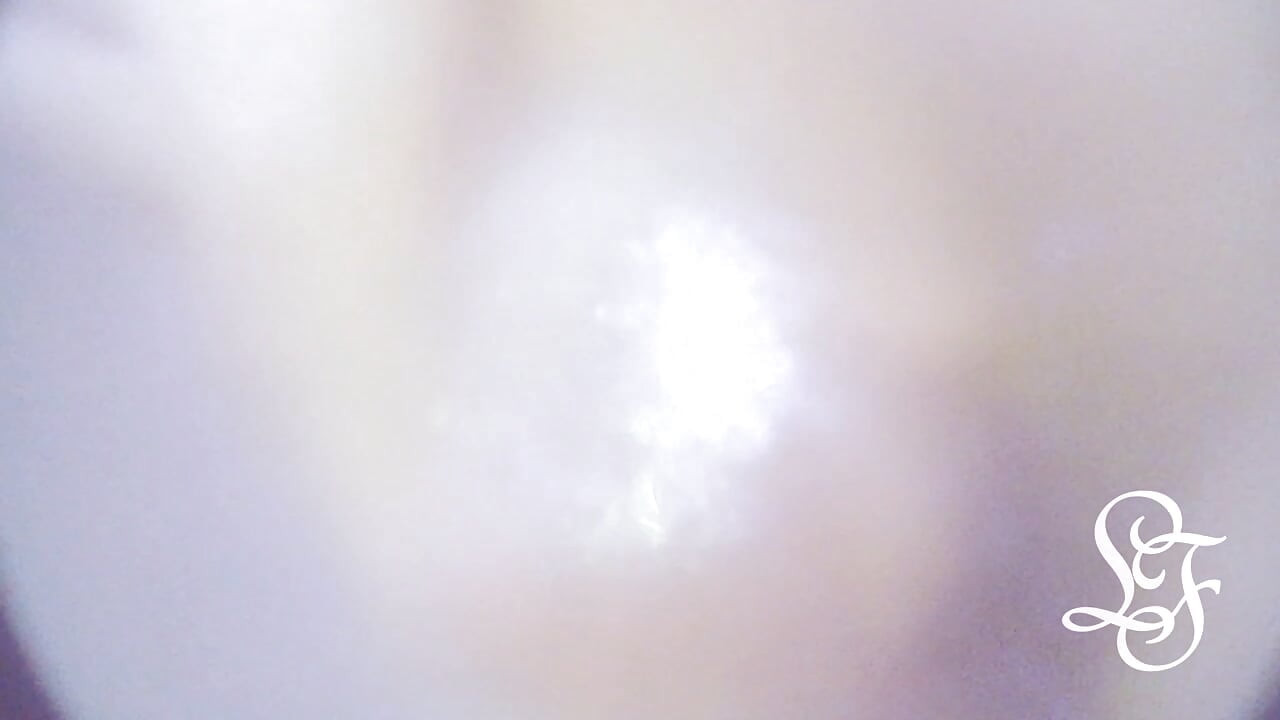 Ich habe meine pisse den ganzen tag gerettet, um deinem gesicht eine warme Dusche zu geben.