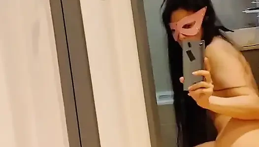Kendime Aynada Bakmaktan Kendini Alamıyordum... Ya Sen? Aynanın Önünde Bir Devle Oturum