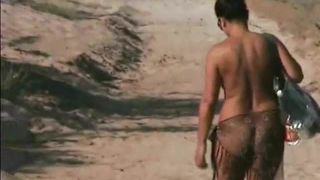 Esposa indo para a praia de nudismo