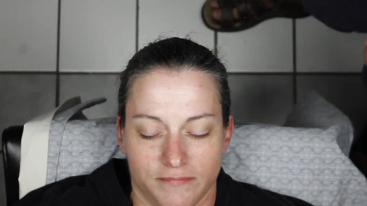 Vuile Dees houdt van ladingen in gezicht