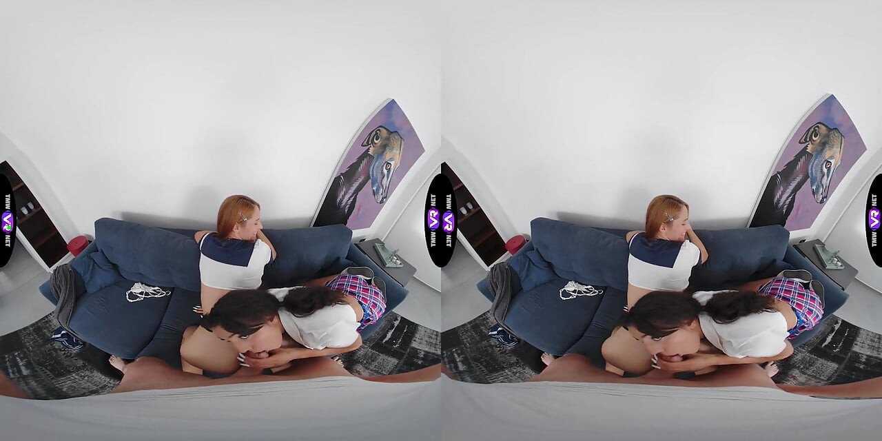 Mini Mitzi приглашает Lucianna Luci на стриптиз в тройничке и развлечение с двойным минетом - TmwVRnet