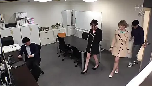 Taşak yalayan ve yarak emen seksi harem sürtükler. Bölüm 2