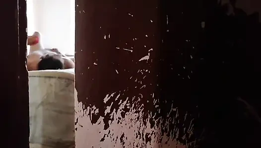 Hukuman mengendus celana dalam ibu tiri pakai kain sperma