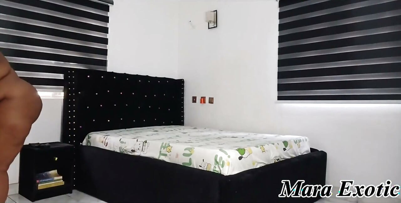 Rutinitas milf pembersih rumah - lihat aku membuat pantat tempat tidurku telanjang.. Lol