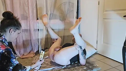 Очень горячая французская пара с огромным дилдо