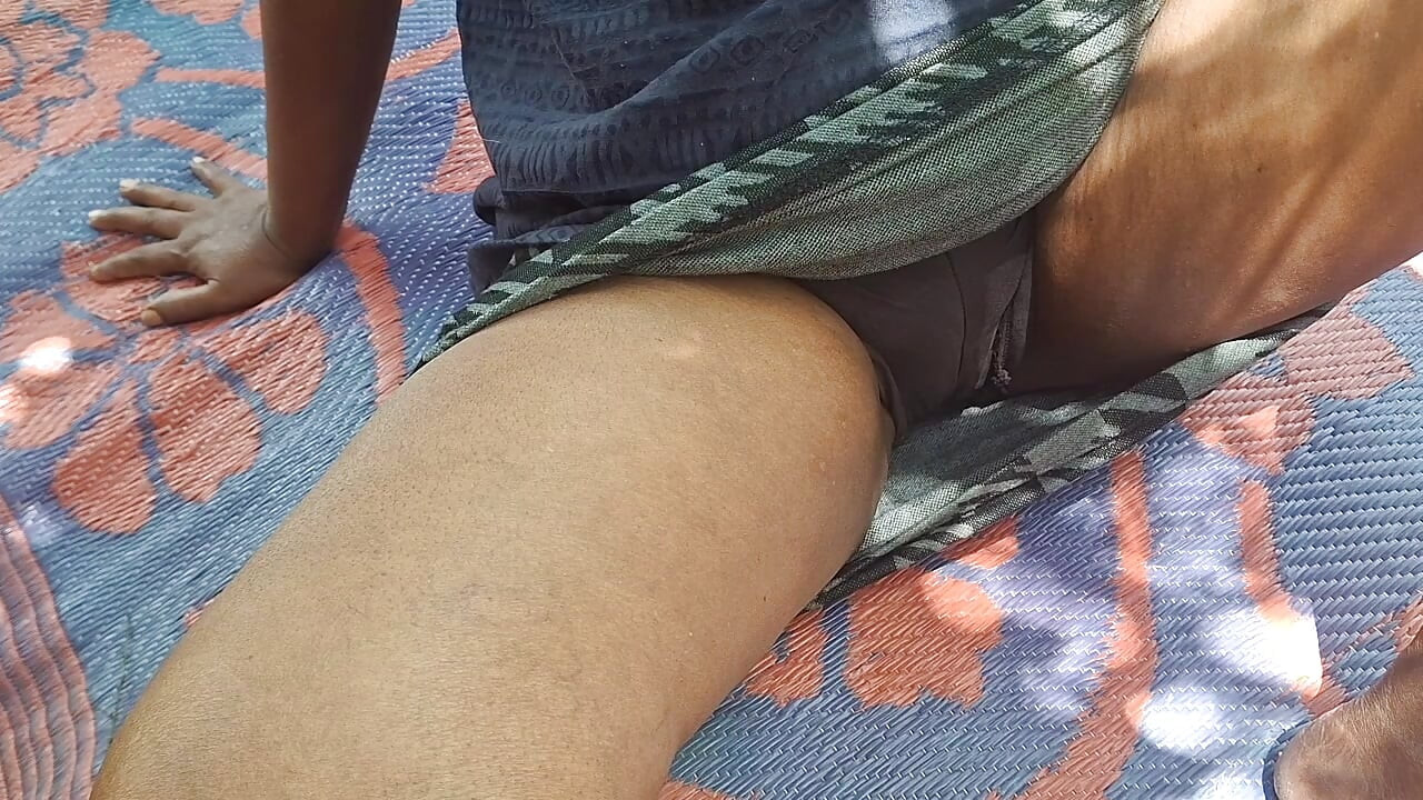 رمانتیک در فضای باز، ویدیوی ویروسی MILF زیبا
