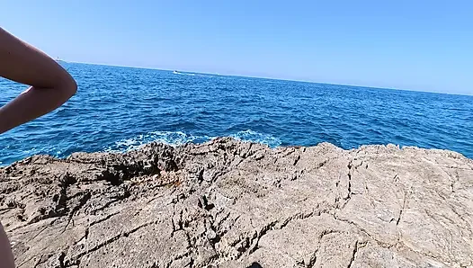 Дрочка на пляже, вуайерист получает дрочку и кончает на всю меня