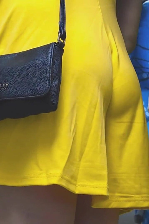 Ризикована мастурбація в громадському транспорті! Брудний незнайомець еякулює, використовуючи руку дівчини