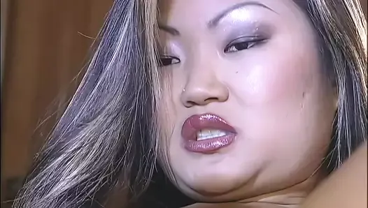 Hote, une adolescente asiatique se fait baiser dans la cuisine