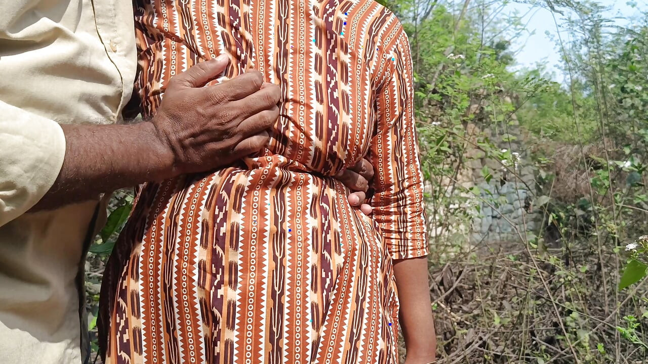 College couples enjoying outdoor fucking