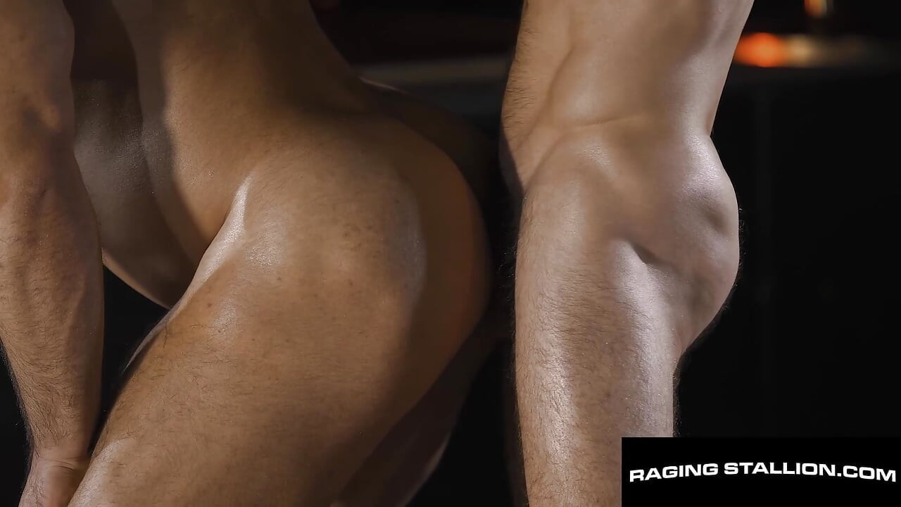Razende hengst - Beefy Nik Fros hunkert naar een vreemde pik - Paddy O'Brian levert