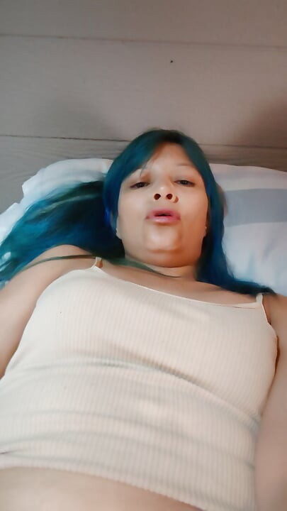 Soția Lusi nesatisfăcută se gândește la înșelându-și soțul