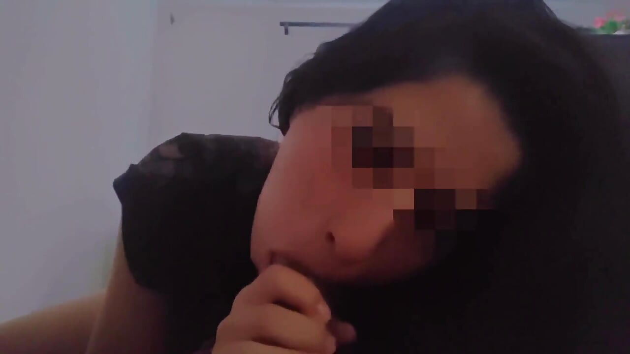 Tetek besar penuh dengan susu. Mereka mengongkek saya dengan keras dan pancut pada buah dada besar saya