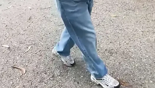 Sokakta yaraklarını teşhir eden amatör oğlanların ev yapımı derlemesi